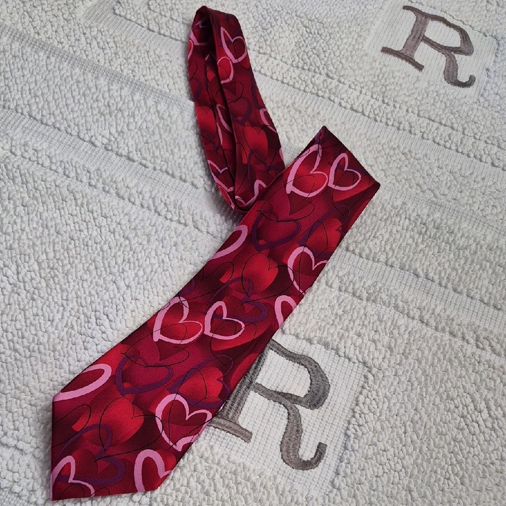 J. GARCIA 100% Silk Red Heart Pattern Men's Tie/Lust
